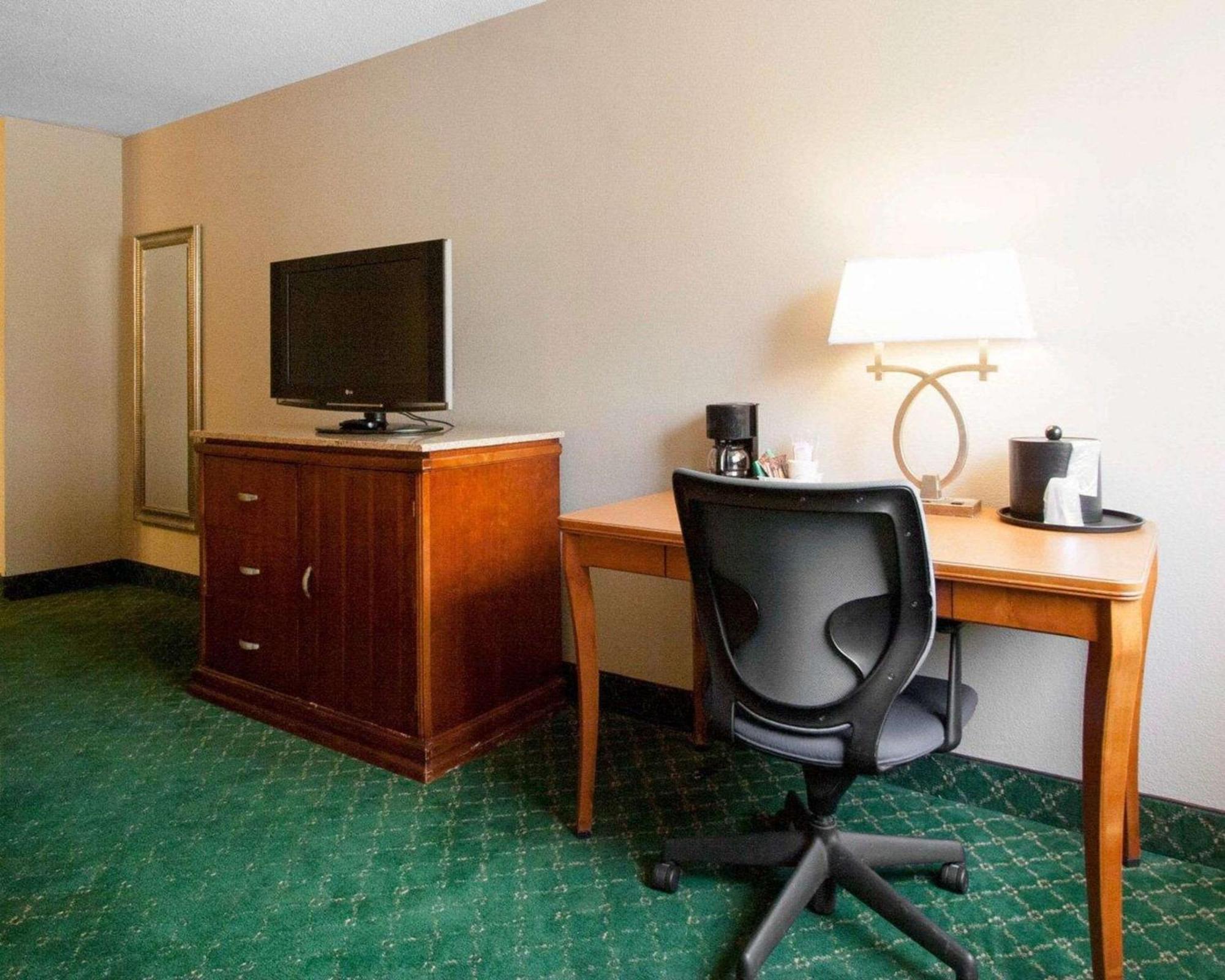 Quality Inn Cairo I-57 Екстер'єр фото